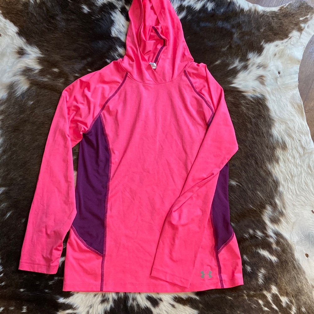 Under Armour Heat Gear fitted hot pink/purple hooded athletic top woman’s small